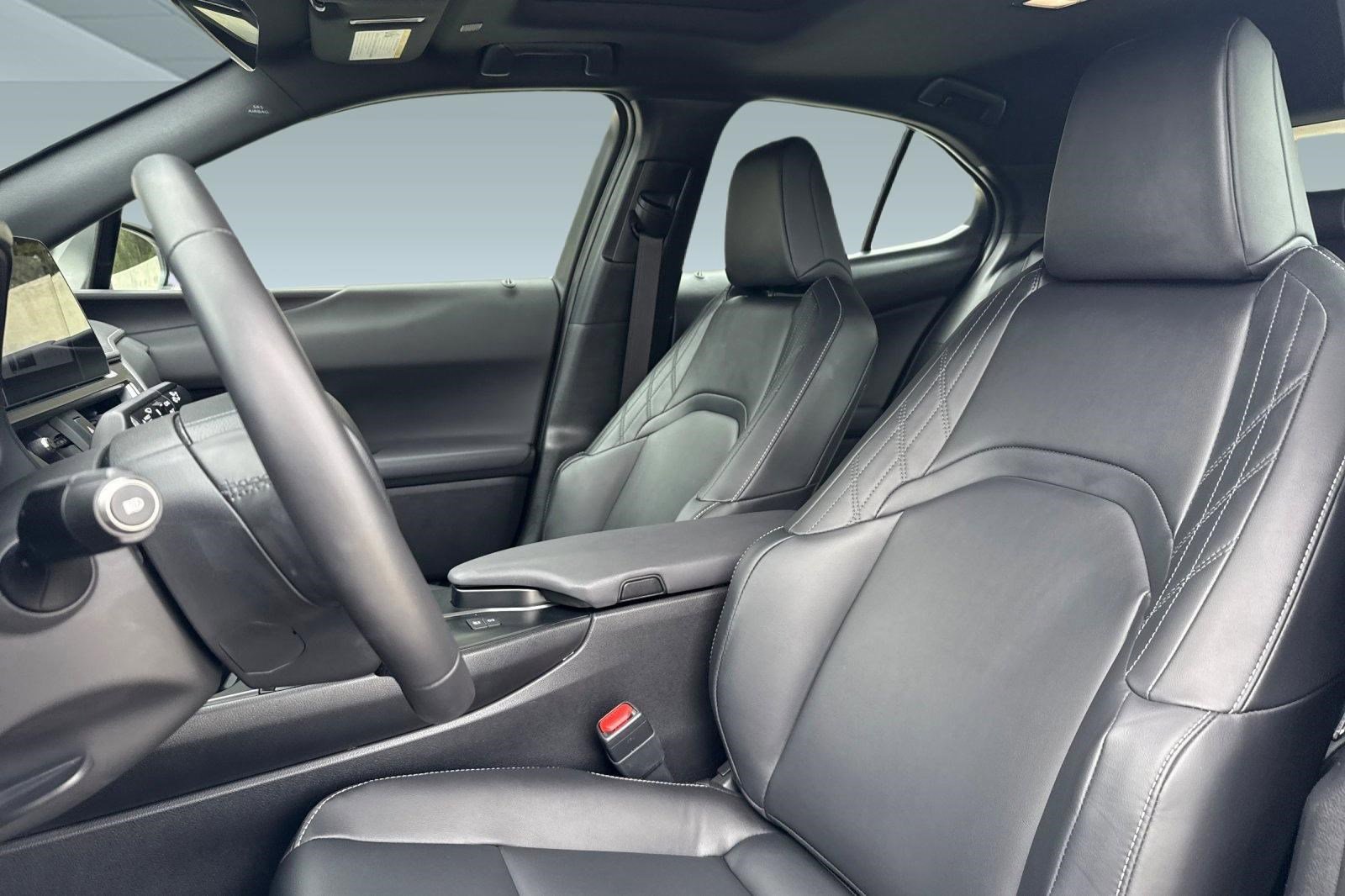 Certified 2025 Lexus UX 300h FWD image 21