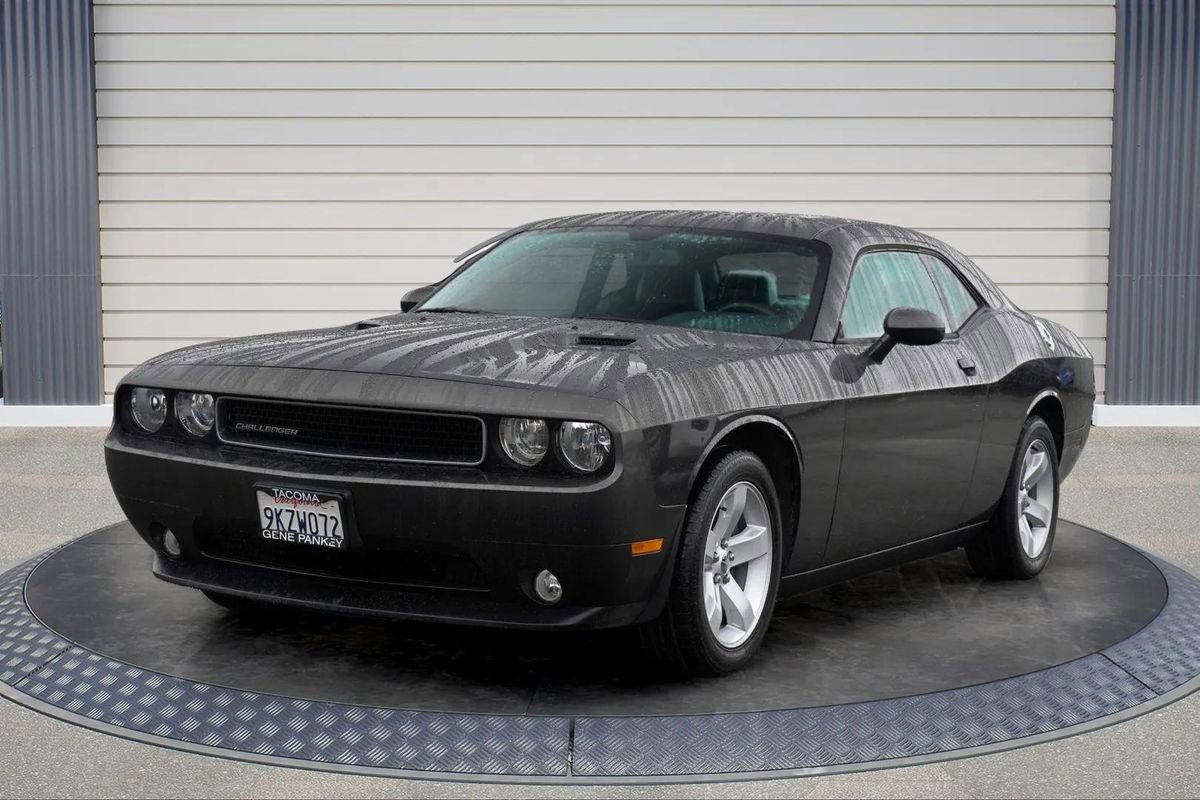 Used 2013 Dodge Challenger SXT Plus image 3