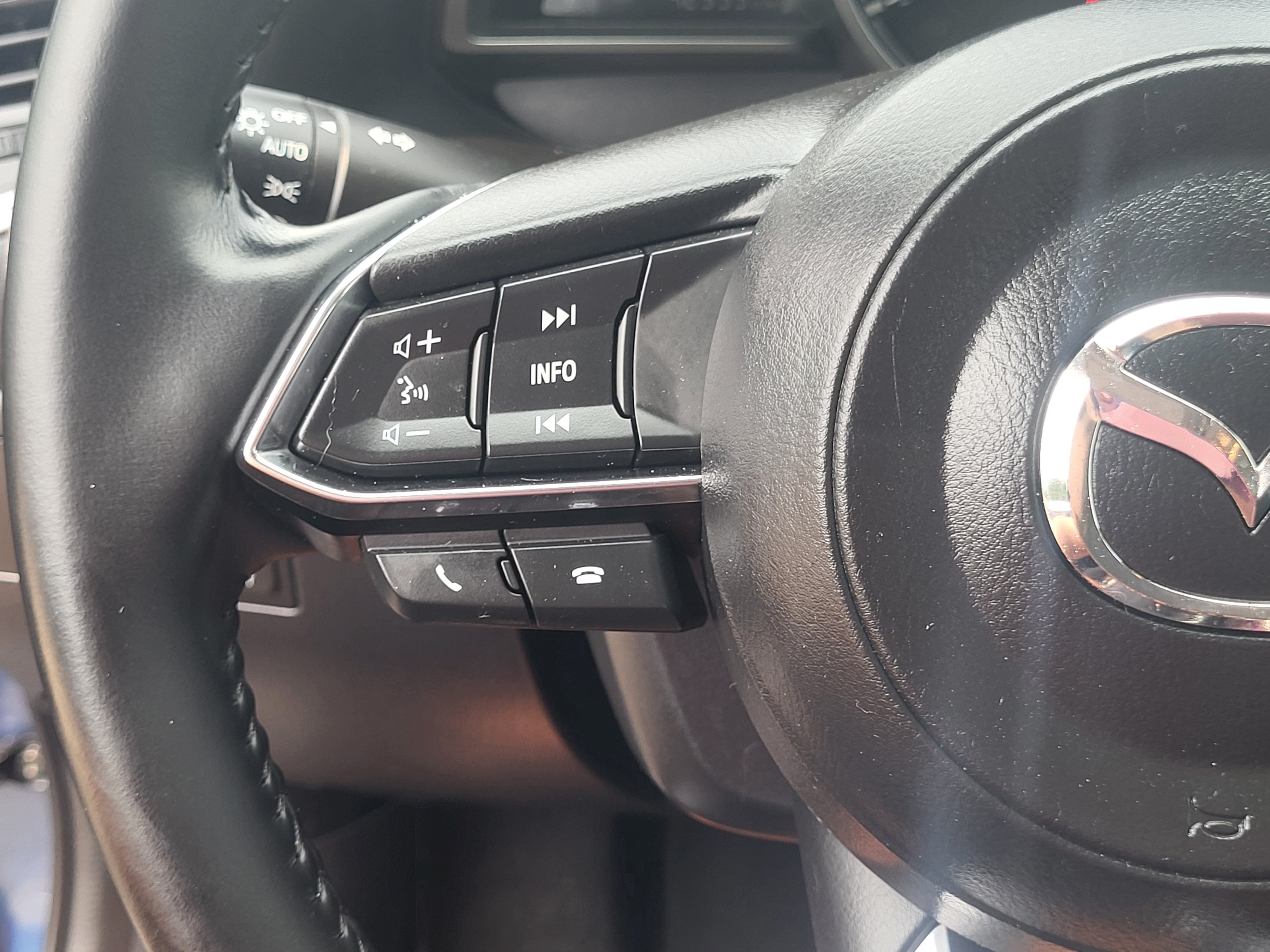 Used 2018 MAZDA MAZDA3 Touring FWD image 14