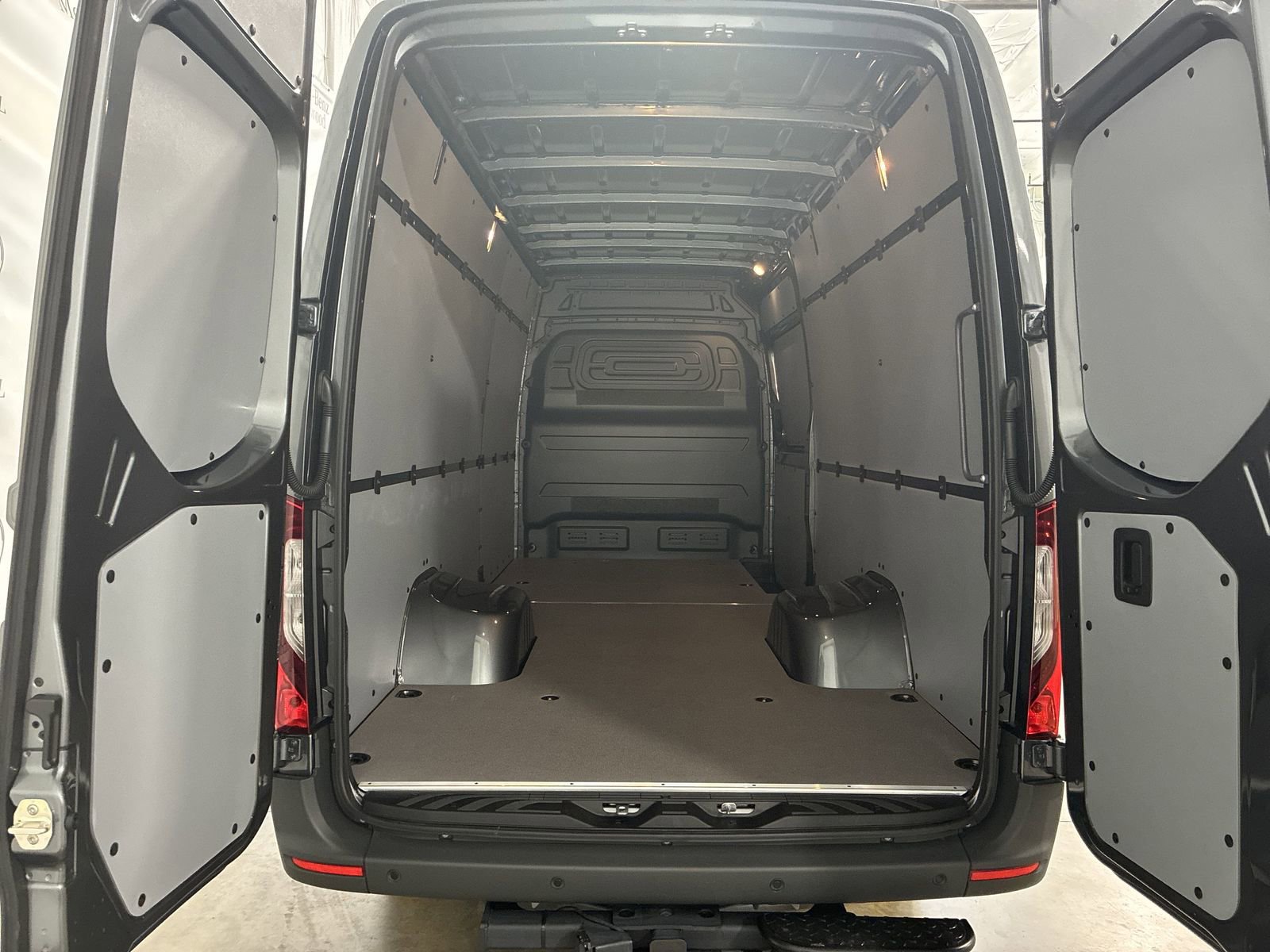 New 2025 Mercedes-Benz Sprinter 4500 image 8