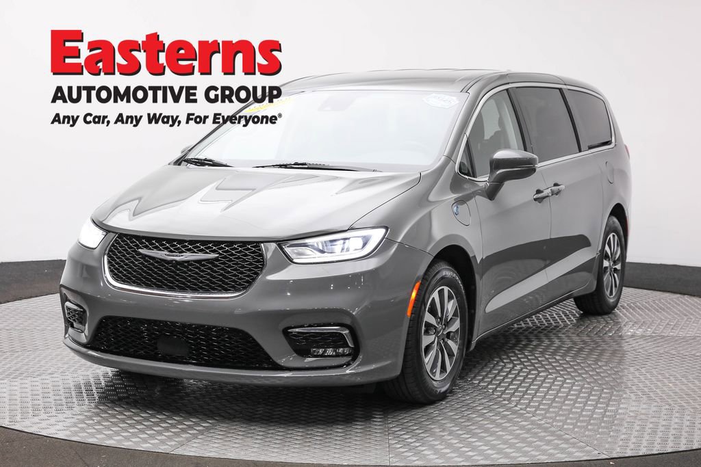 Used 2022 Chrysler Pacifica Touring-L