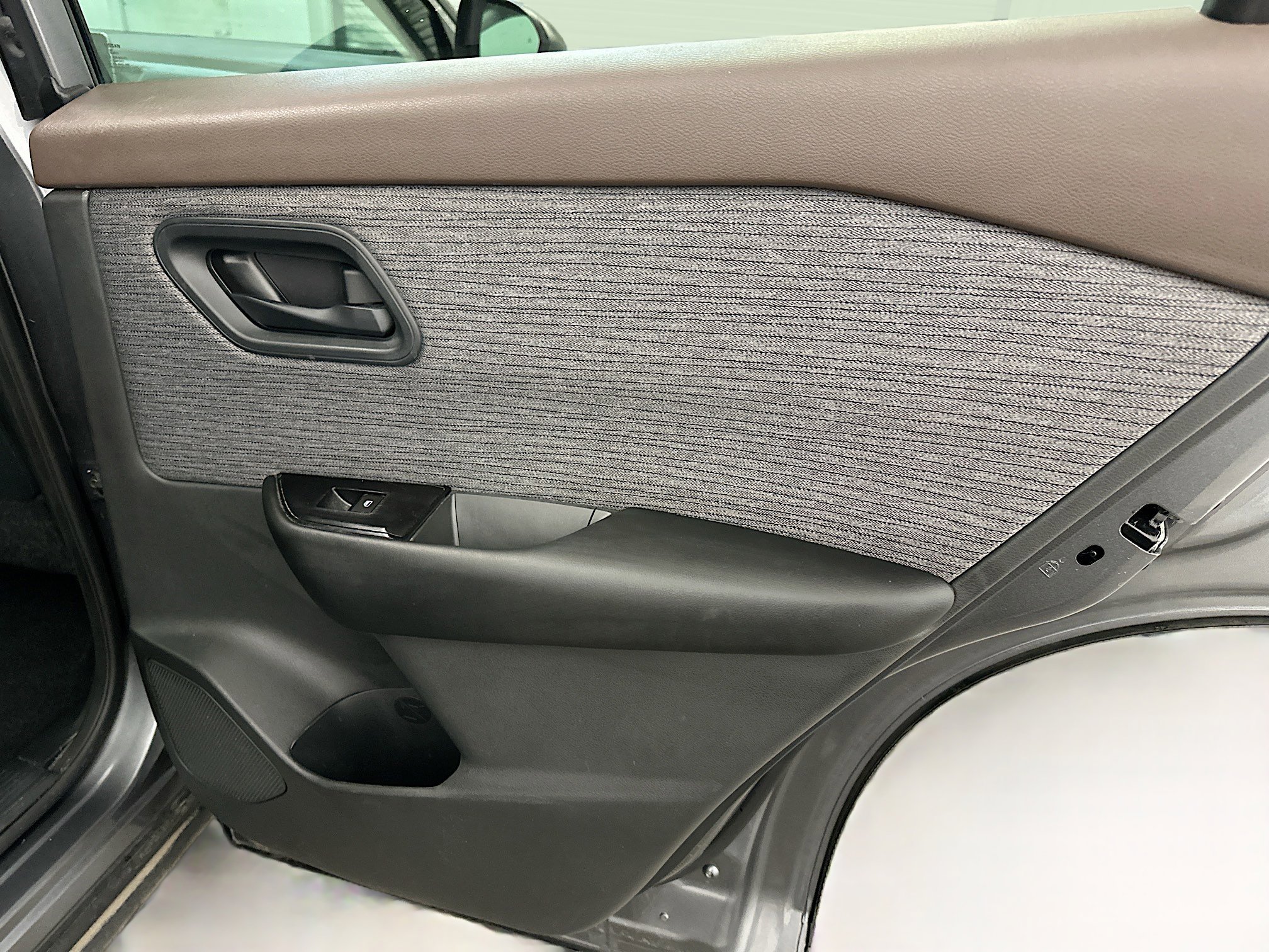 Used 2023 Nissan Rogue S AWD/4WD image 30