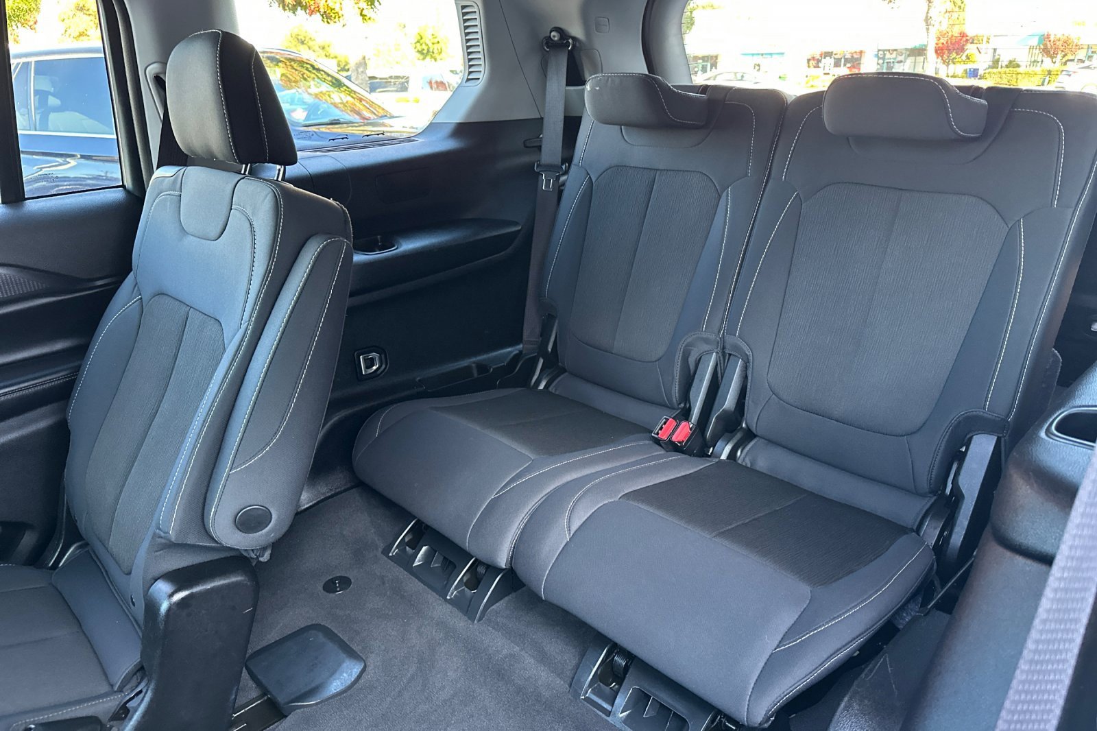 Used 2023 Jeep Grand Cherokee L Laredo image 19