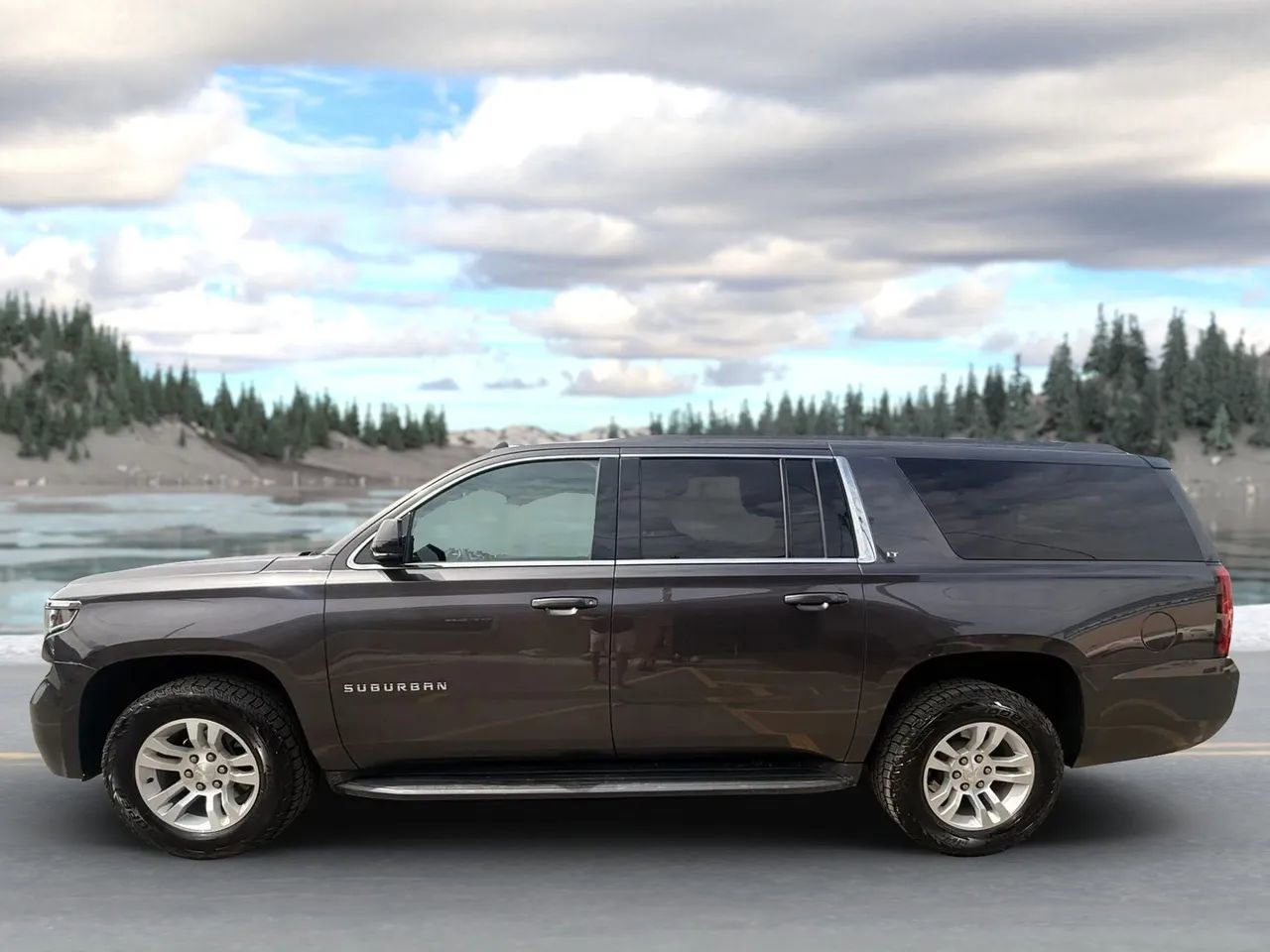 Used 2017 Chevrolet Suburban LT AWD/4WD image 6
