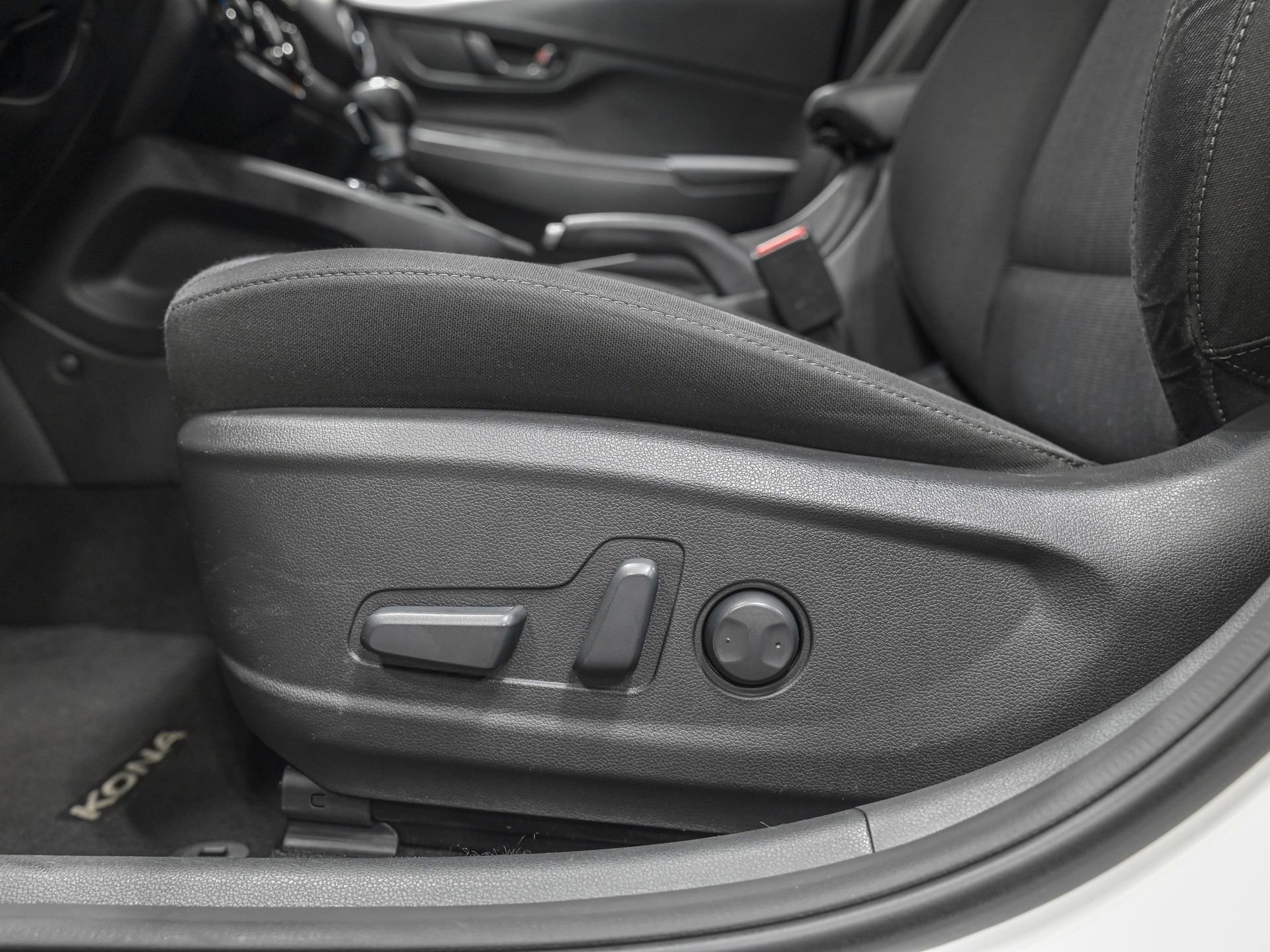 Used 2023 Hyundai Kona SEL AWD/4WD image 16