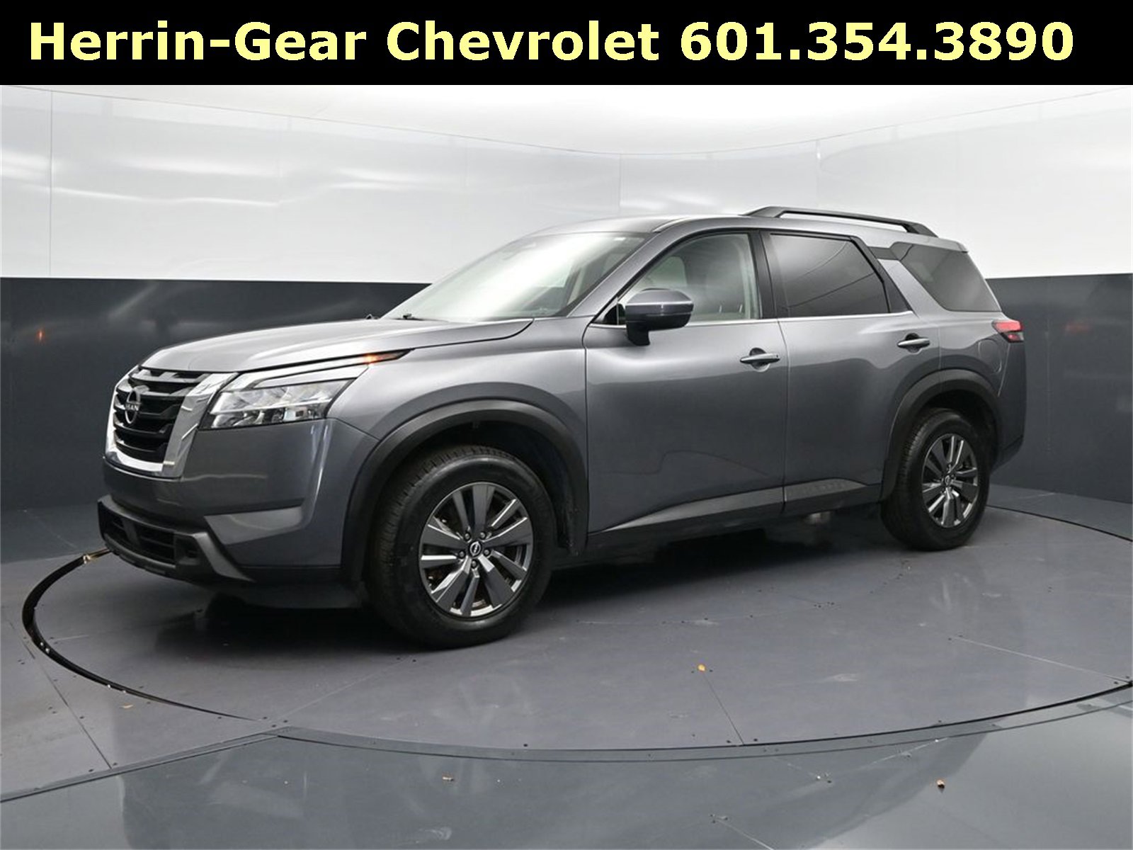 Used 2022 Nissan Pathfinder SV image 3