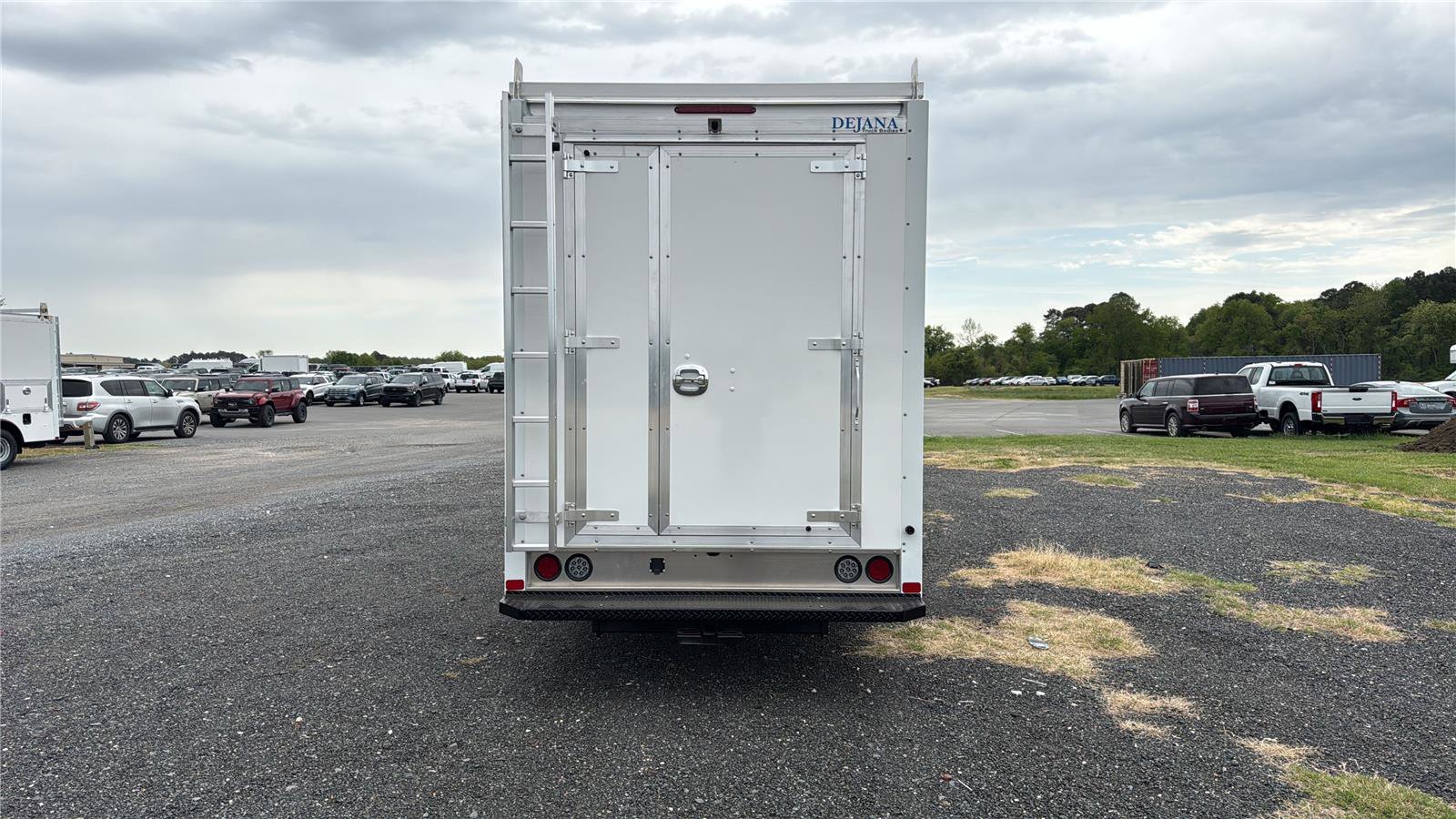 New 2027 Ford E-350 and Econoline 350 Super Duty RWD image 4