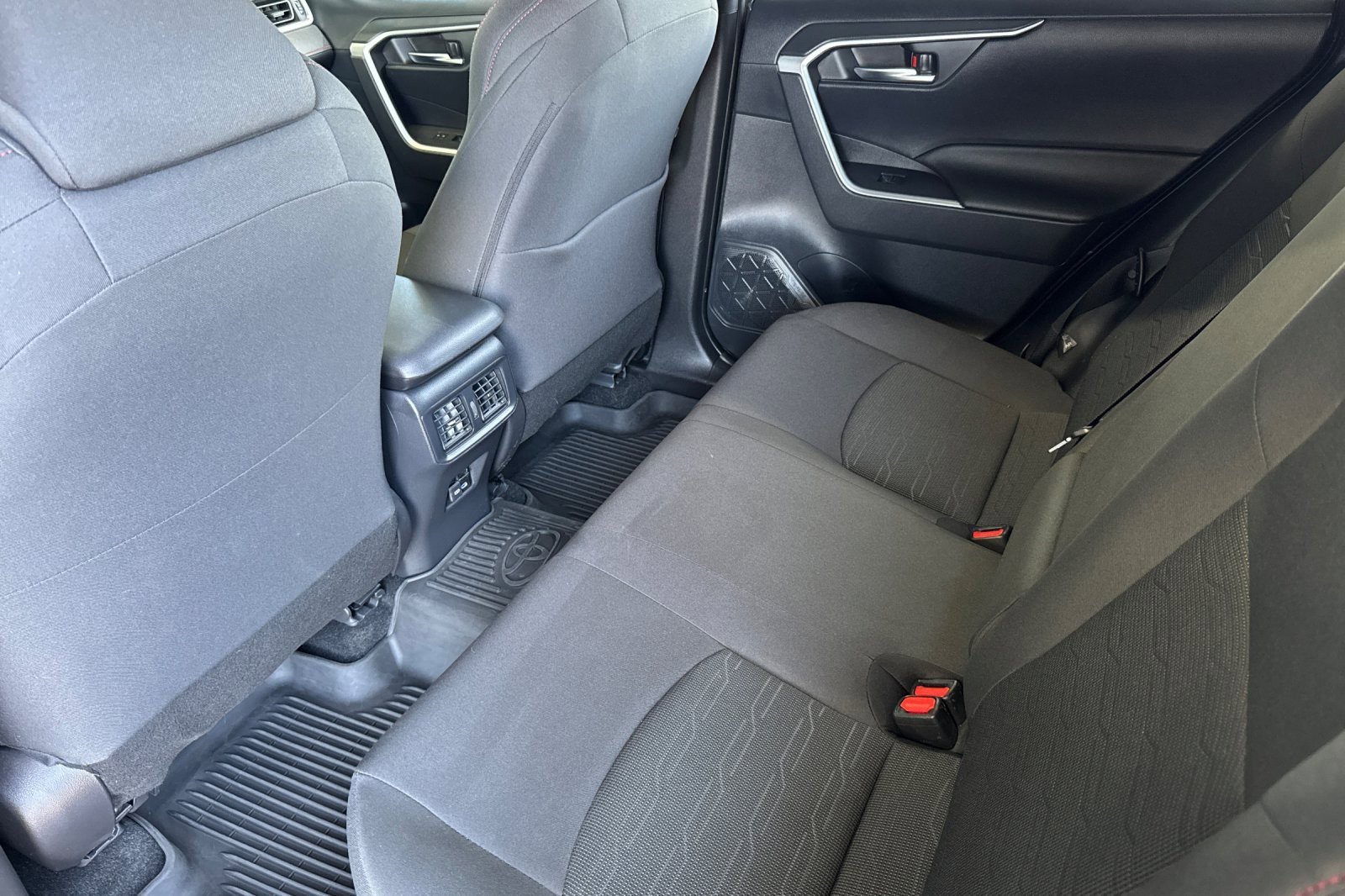 Certified 2022 Toyota RAV4 SE AWD/4WD image 11