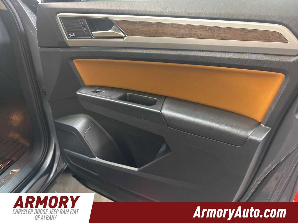Used 2018 Volkswagen Atlas SEL Premium image 40