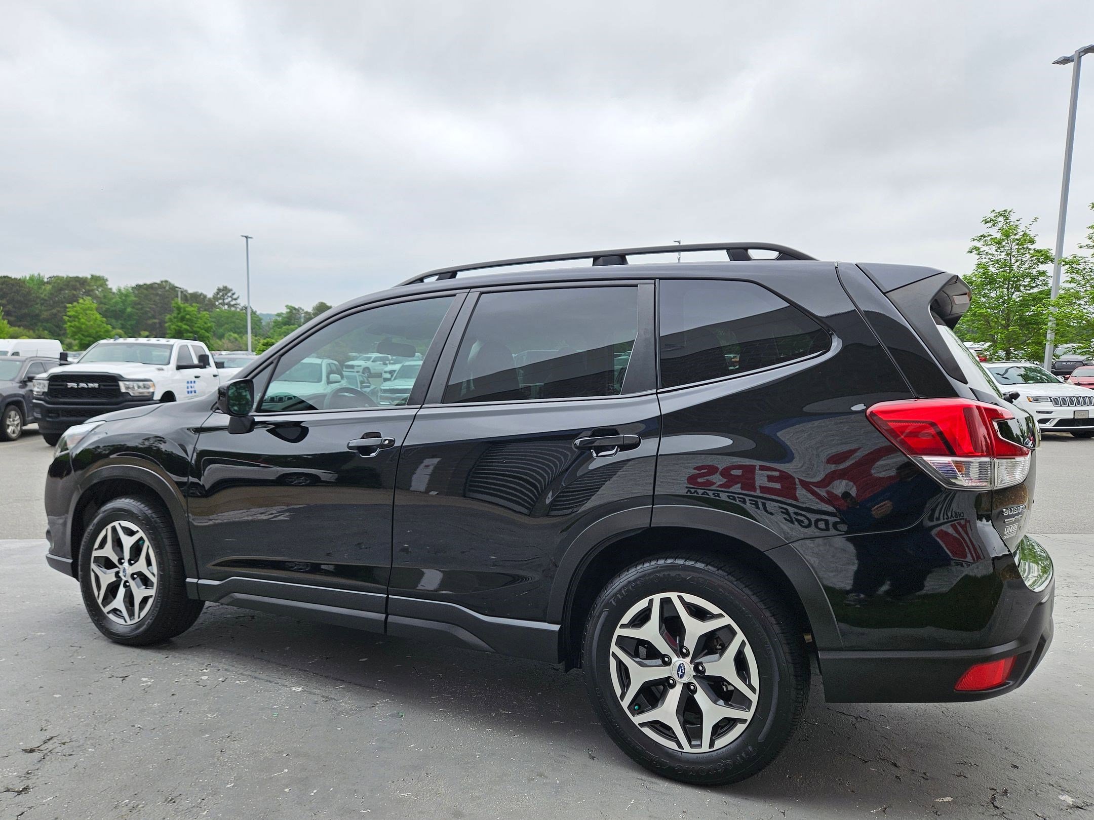 Used 2023 Subaru Forester Premium AWD/4WD image 5