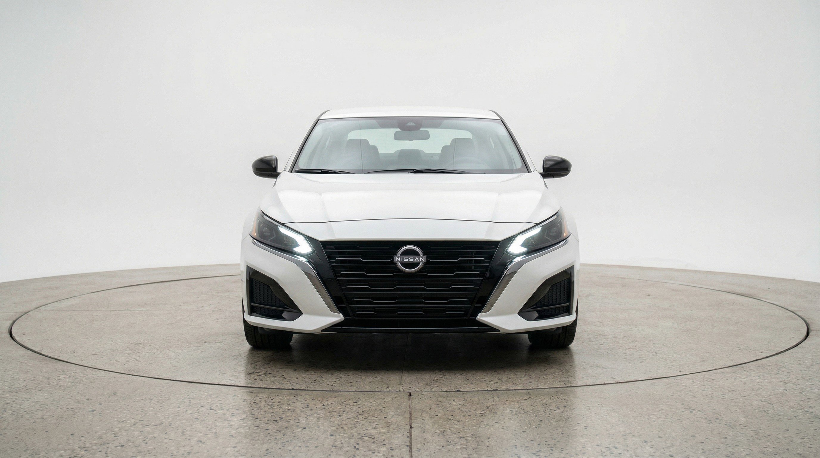 Used 2025 Nissan Altima 2.5 SV image 2