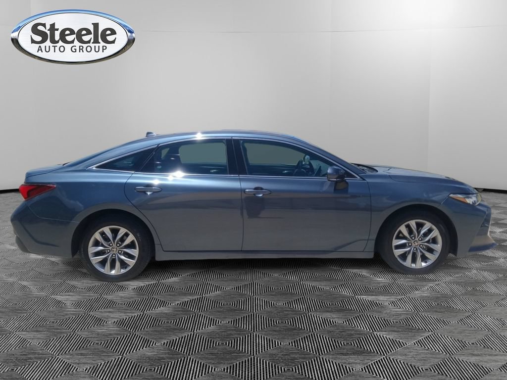Used 2022 Toyota Avalon XLE FWD image 4
