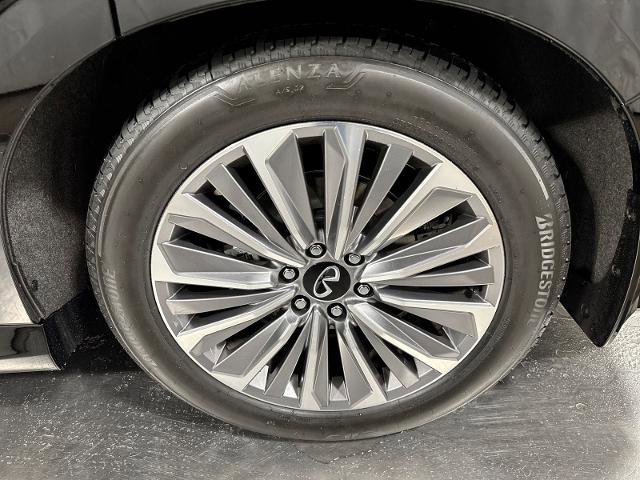 Certified 2025 INFINITI QX80 Luxe AWD/4WD image 12