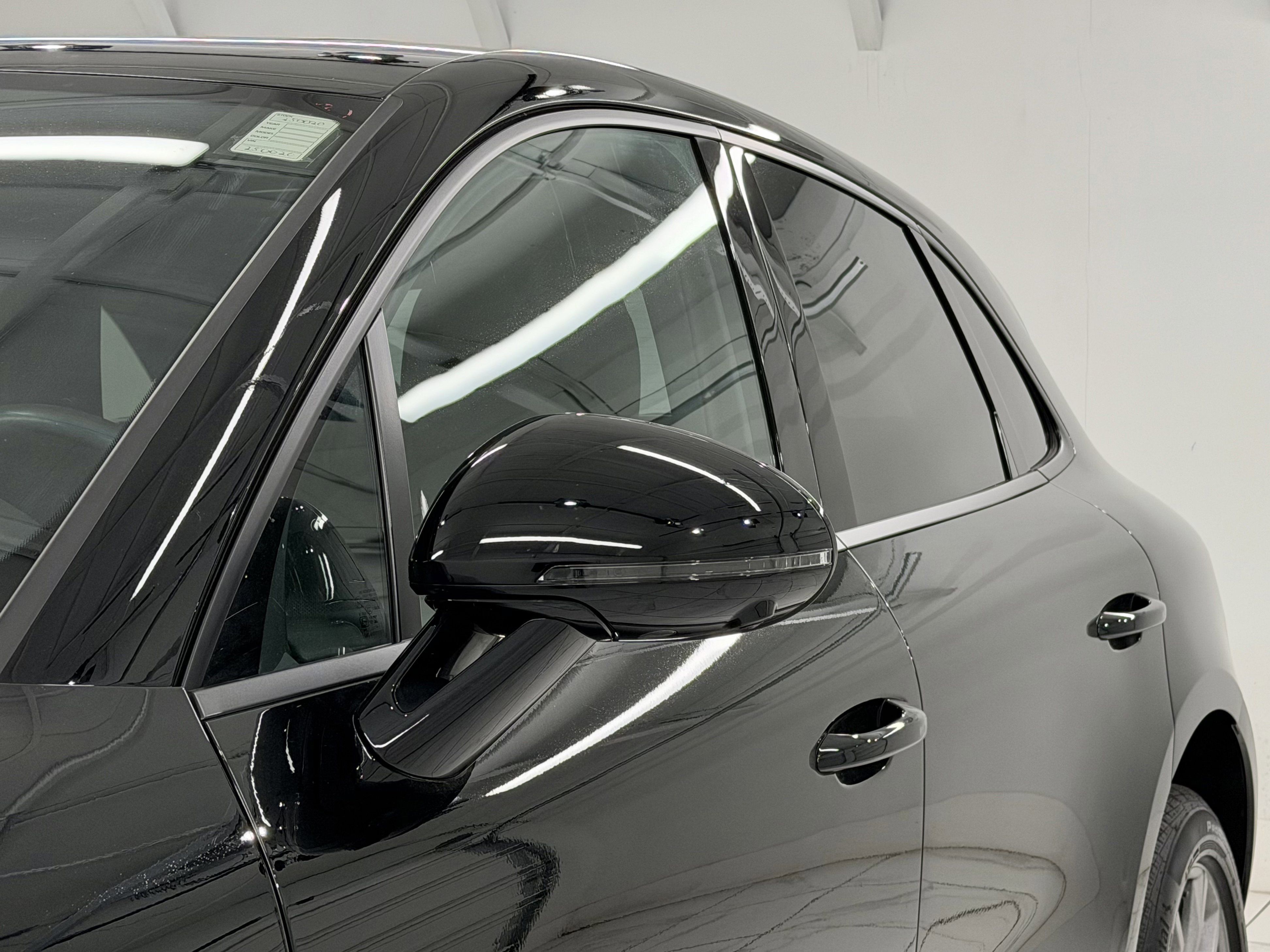 Certified 2025 Porsche Macan image 19