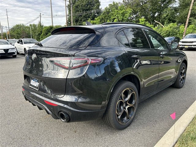 New 2025 Alfa Romeo Stelvio Sprint image 8