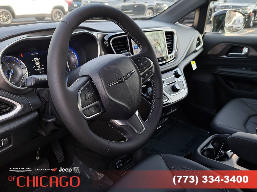 New 2026 Chrysler Pacifica Select image 17