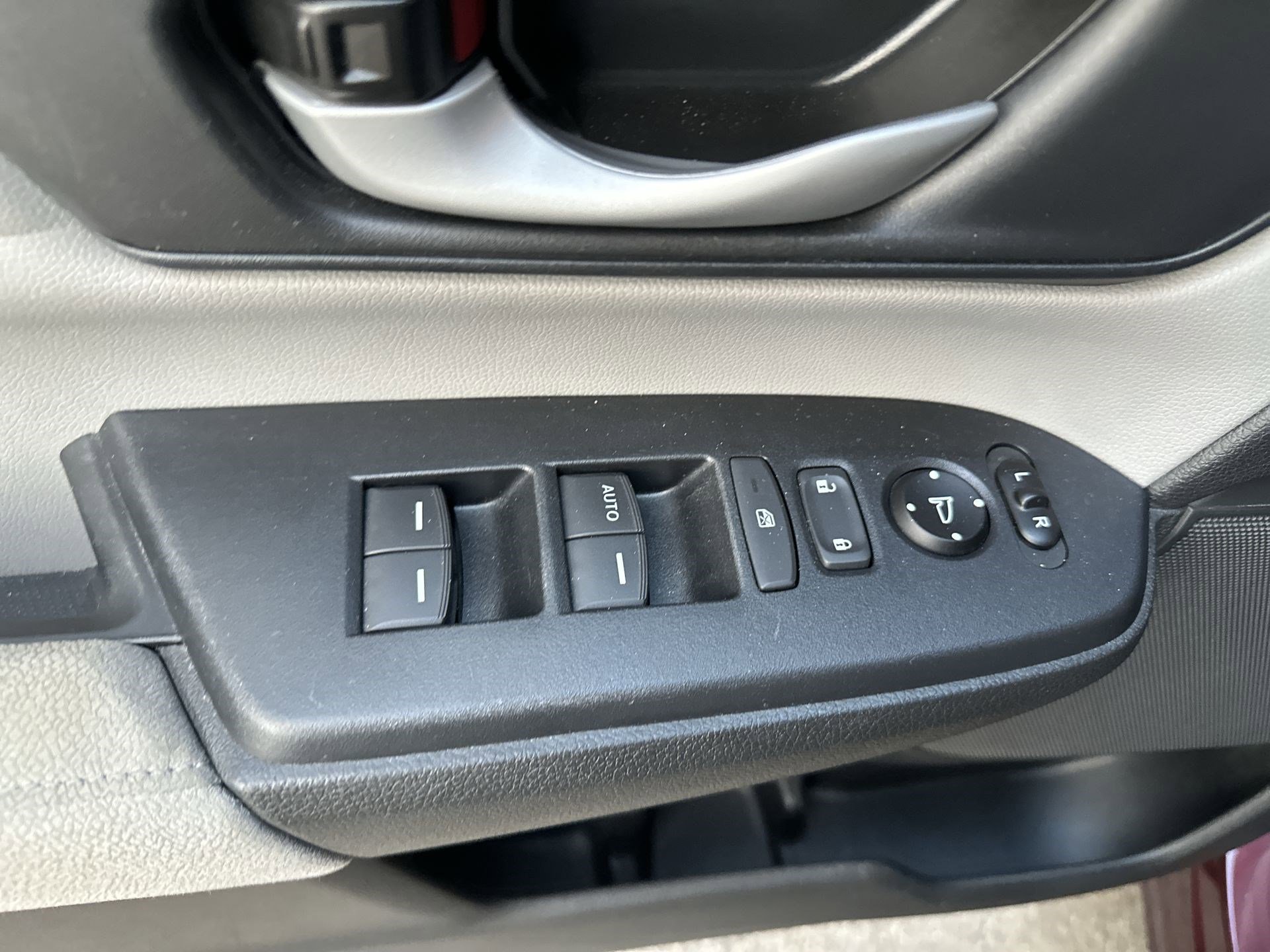 Used 2019 Honda CR-V LX image 15