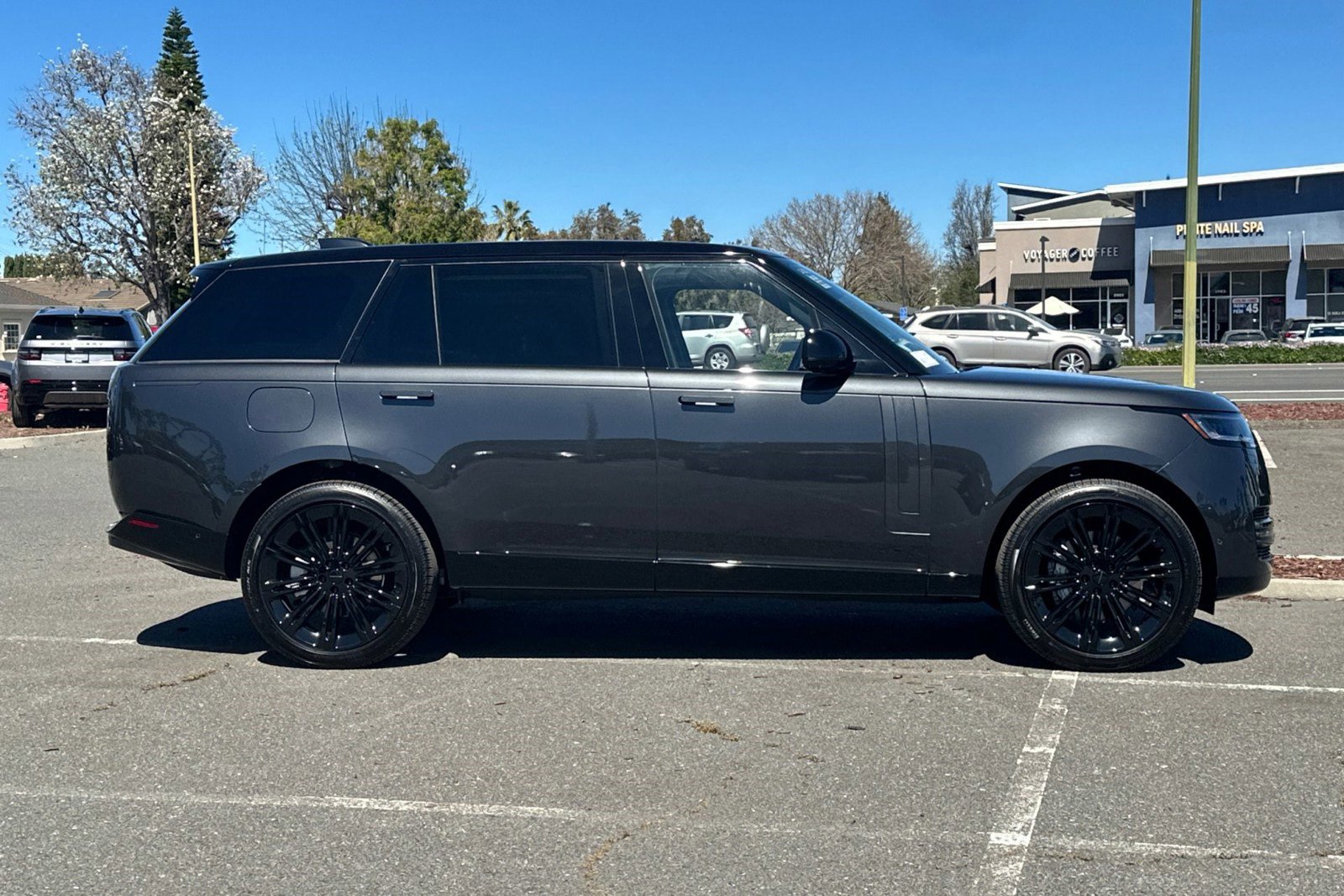 New 2026 Land Rover Range Rover Long Wheelbase SE image 9