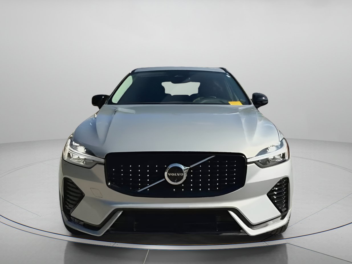 Used 2025 Volvo XC60 B5 Plus image 7