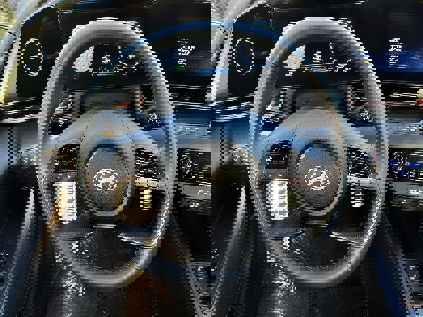 Certified 2025 Hyundai Elantra SEL image 9