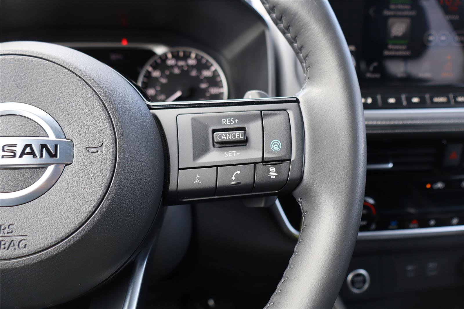 Used 2021 Nissan Rogue SL w/ Premium Package image 17