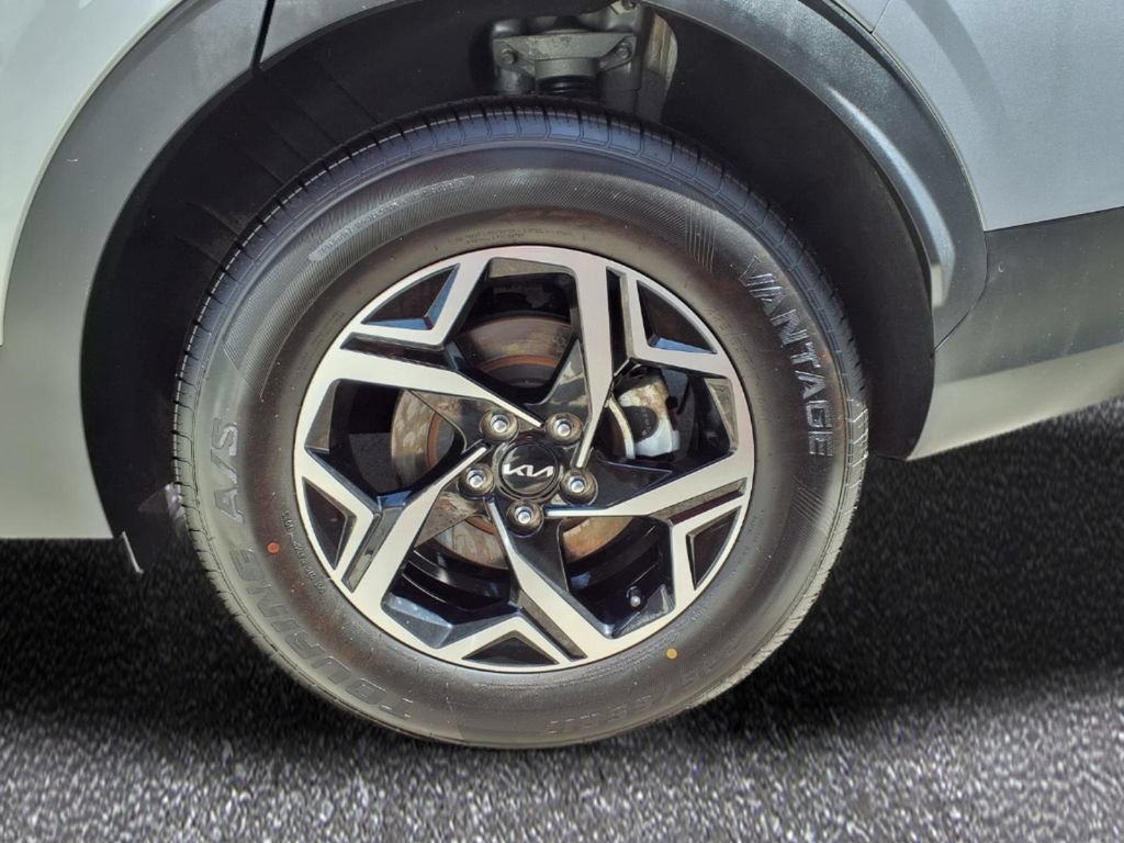 Used 2024 Kia Sportage LX AWD/4WD image 5