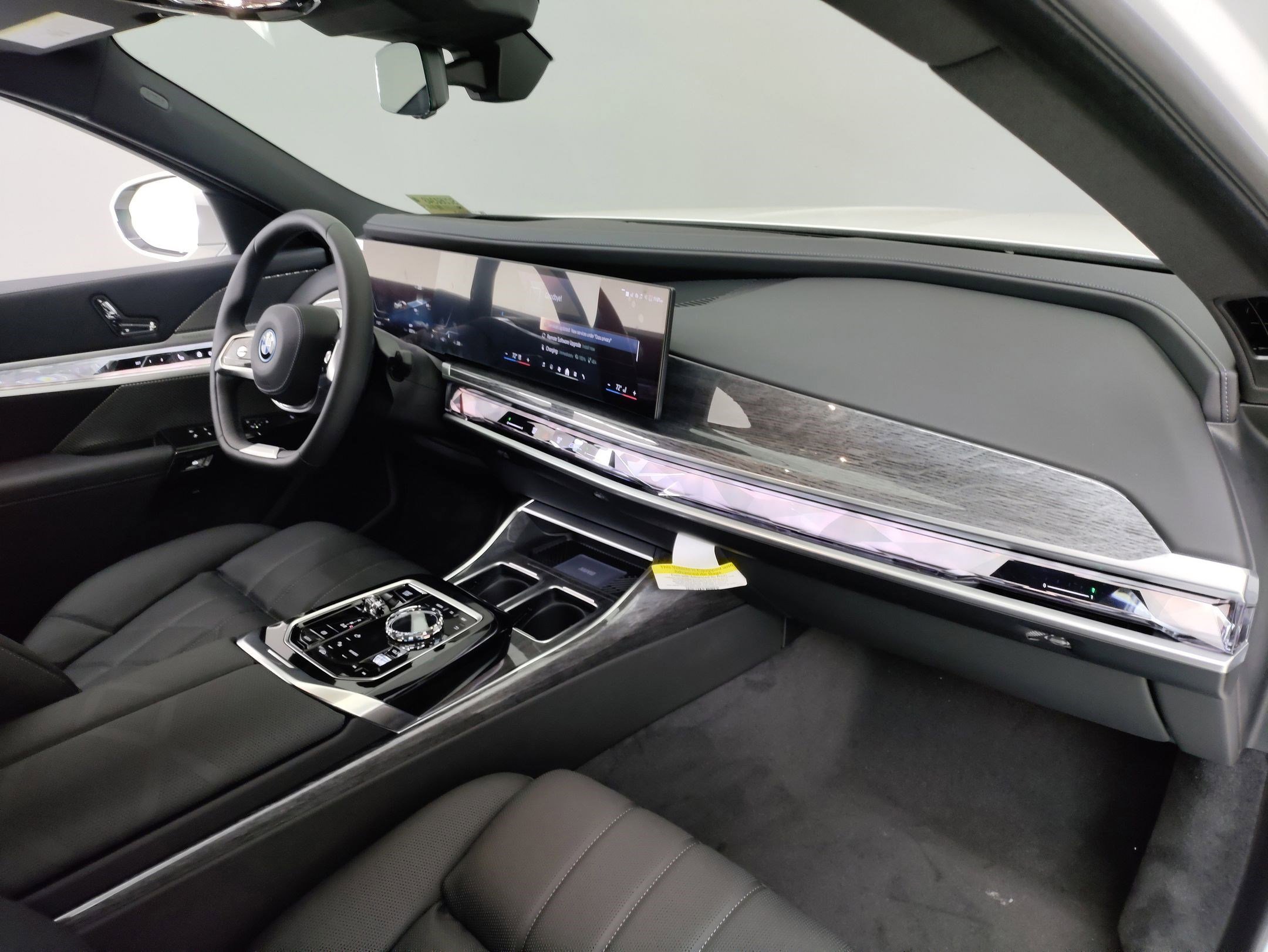 Used 2025 BMW i7 xDrive60 image 22