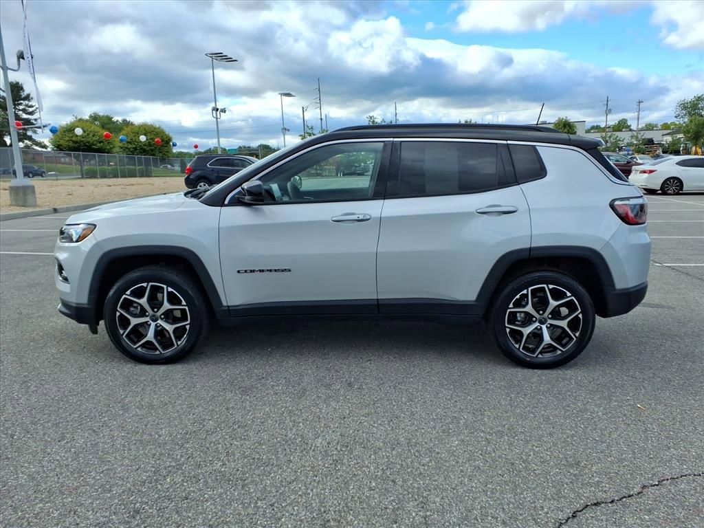 Used 2025 Jeep Compass Limited AWD/4WD image 8