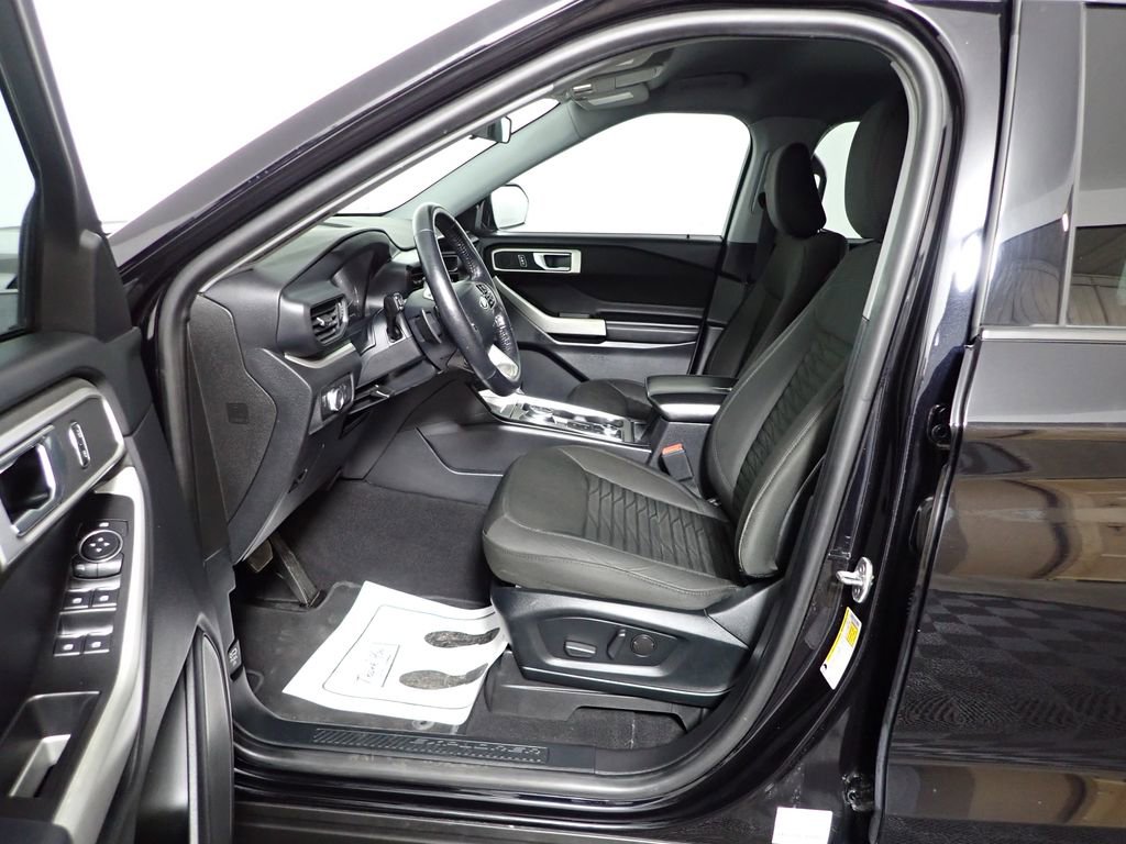Used 2020 Ford Explorer XLT w/ Comfort Package image 16