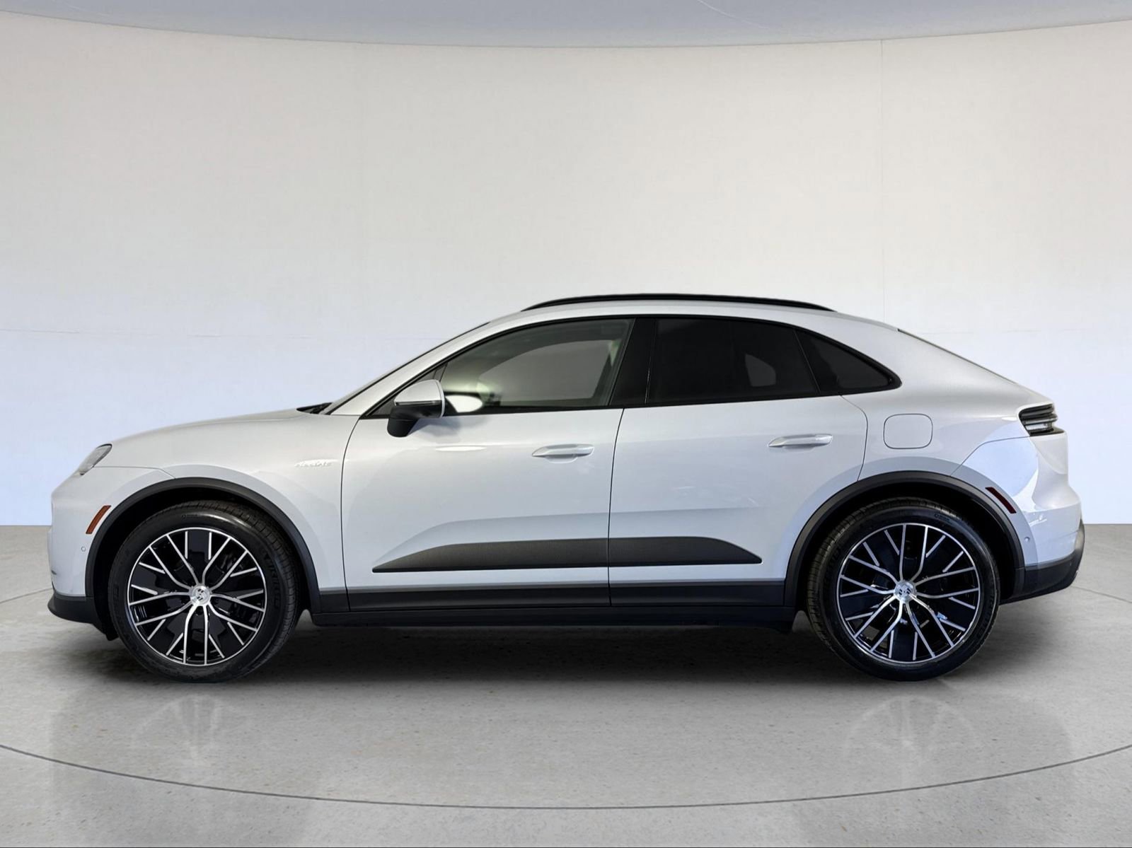 New 2026 Porsche Macan 4 Electric image 2