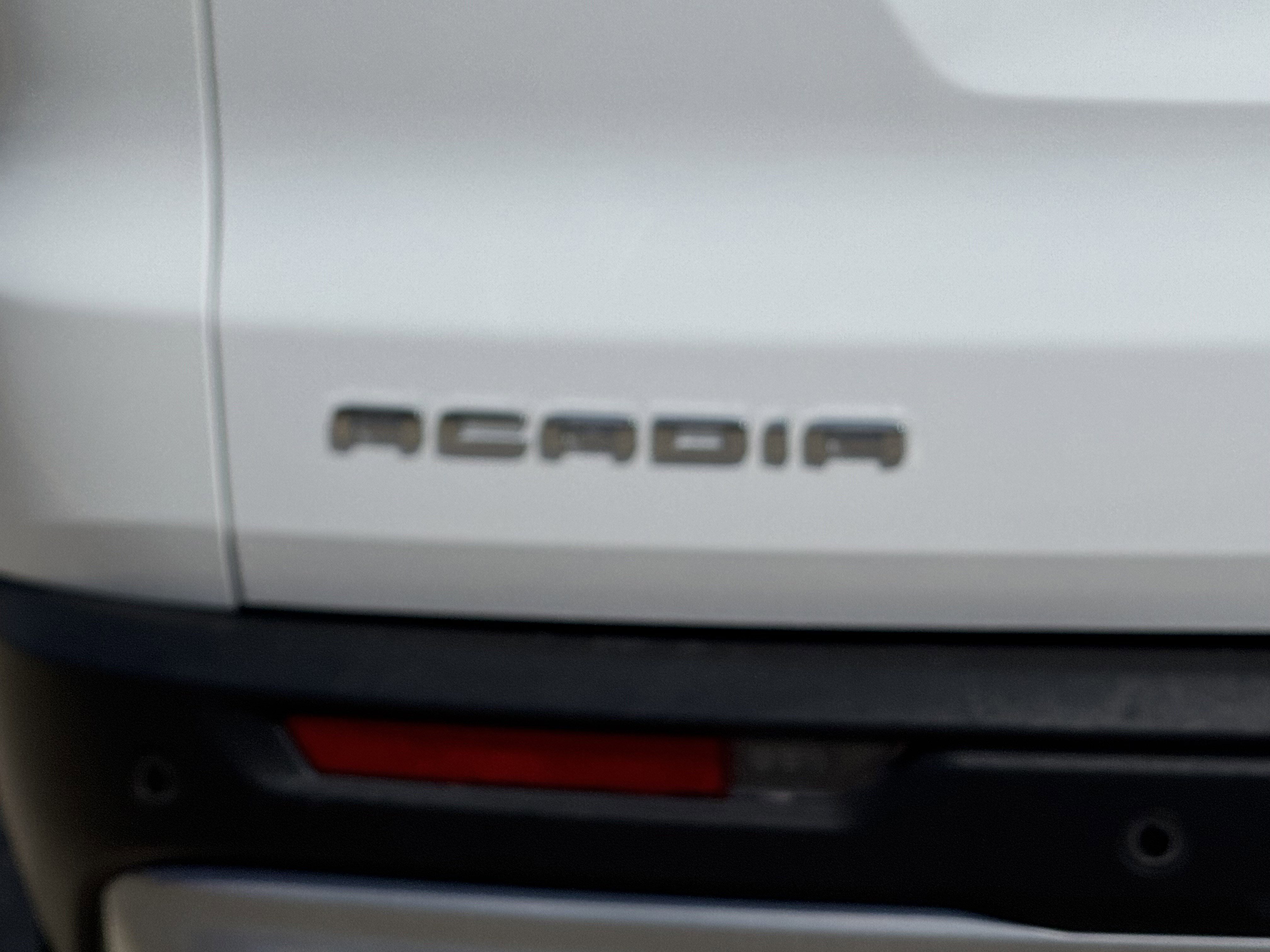 Used 2025 GMC Acadia Elevation image 8