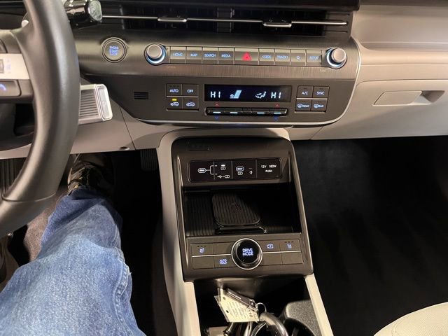 Used 2024 Hyundai Kona SEL w/ Convenience Package image 28