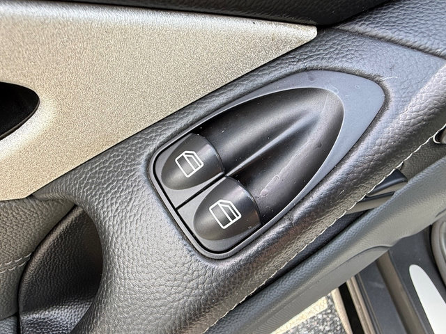 Used 2005 Mercedes-Benz SL 55 AMG image 11