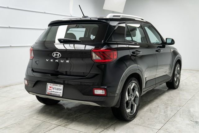 Used 2023 Hyundai Venue SEL image 9