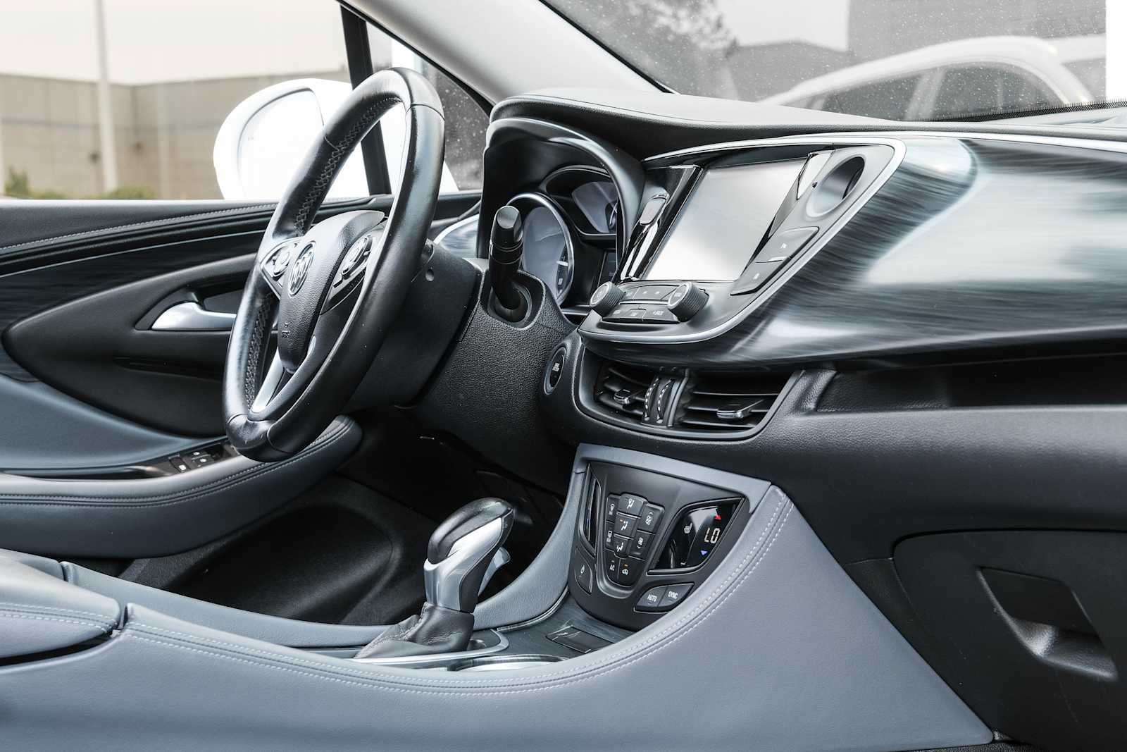 Used 2020 Buick Envision Essence FWD image 24