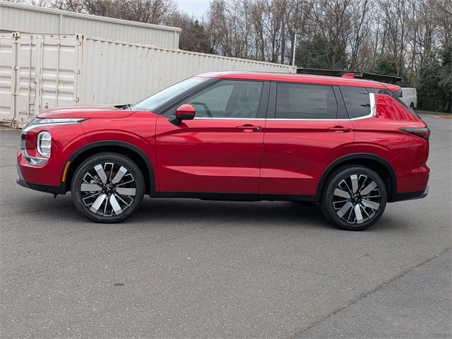 New 2025 Mitsubishi Outlander SE image 6