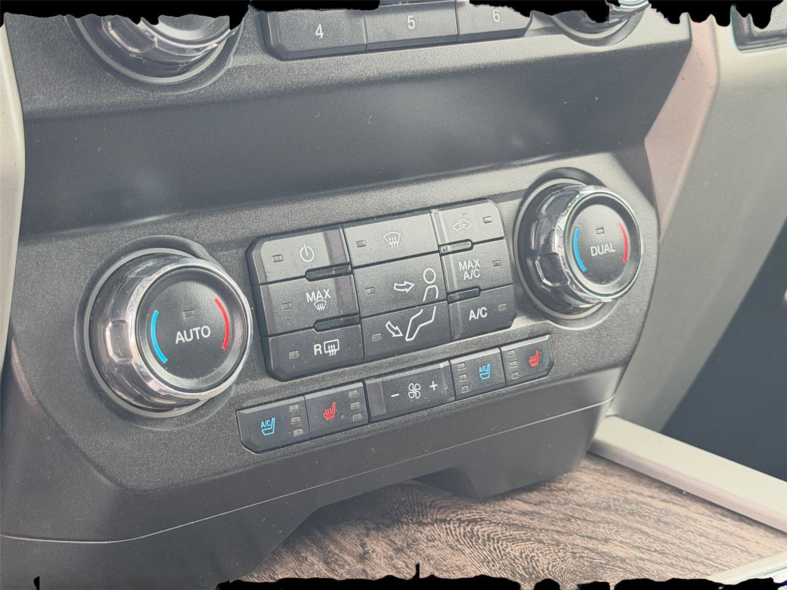 Used 2019 Ford F250 Lariat w/ Lariat Ultimate Package image 24