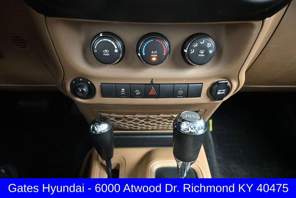 Used 2015 Jeep Wrangler Unlimited Rubicon w/ Max Tow Package AWD/4WD image 14