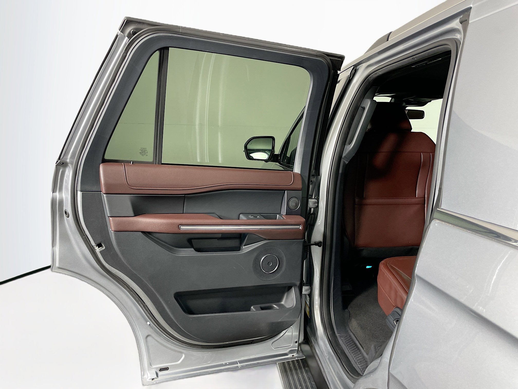 Used 2024 Ford Expedition Limited image 27