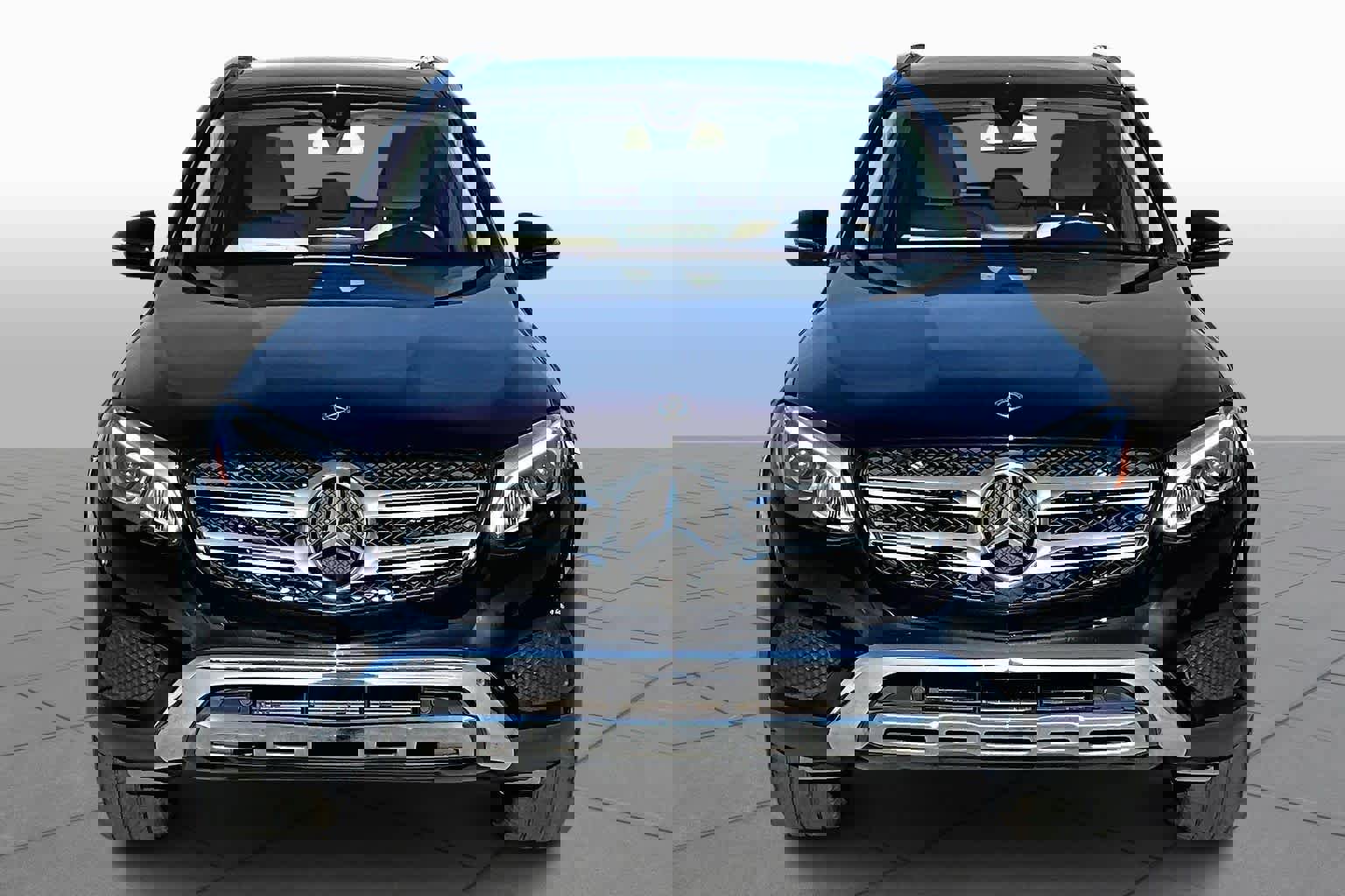 Used 2019 Mercedes-Benz GLC 350e 4MATIC image 4