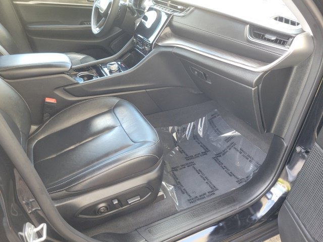 Used 2023 Jeep Grand Cherokee Limited RWD image 12