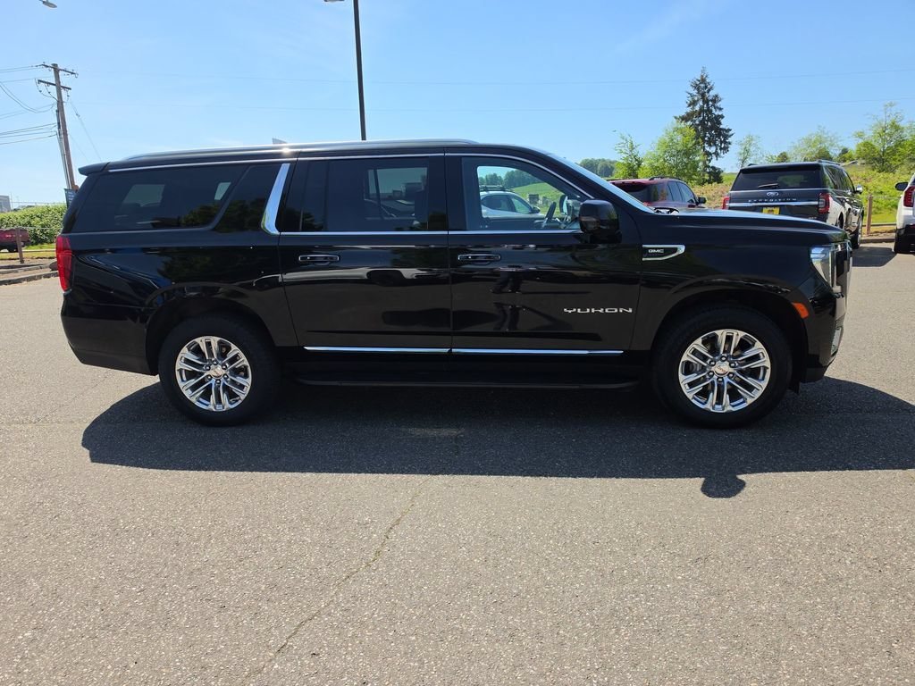 Certified 2024 GMC Yukon XL SLT w/ SLT Luxury Package AWD/4WD image 7