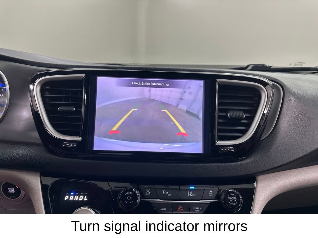 Used 2023 Chrysler Pacifica Touring-L FWD image 44