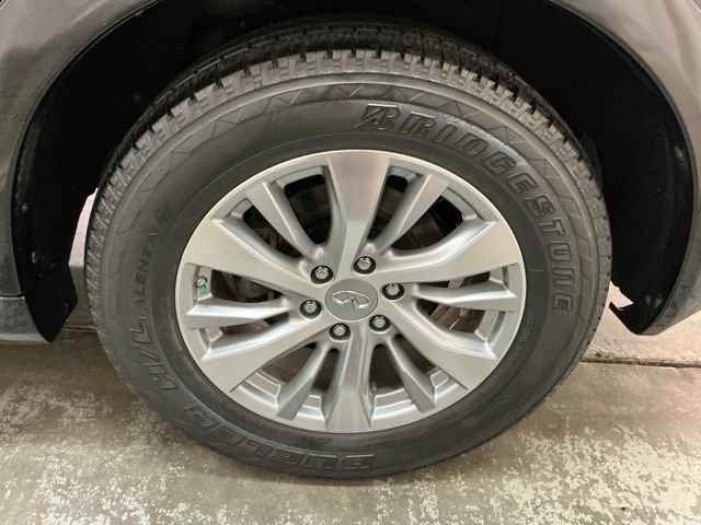 Used 2017 INFINITI QX80 4WD w/ Driver Assistance Package image 11