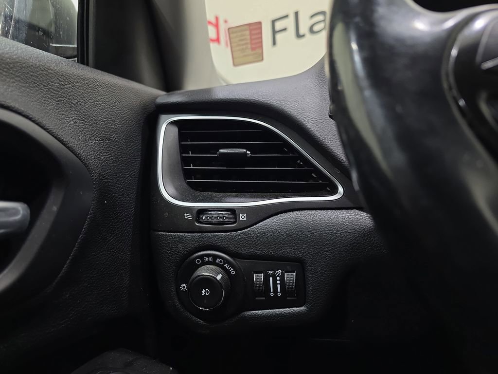 Used 2019 Jeep Cherokee Trailhawk w/ Cold Weather Group image 22