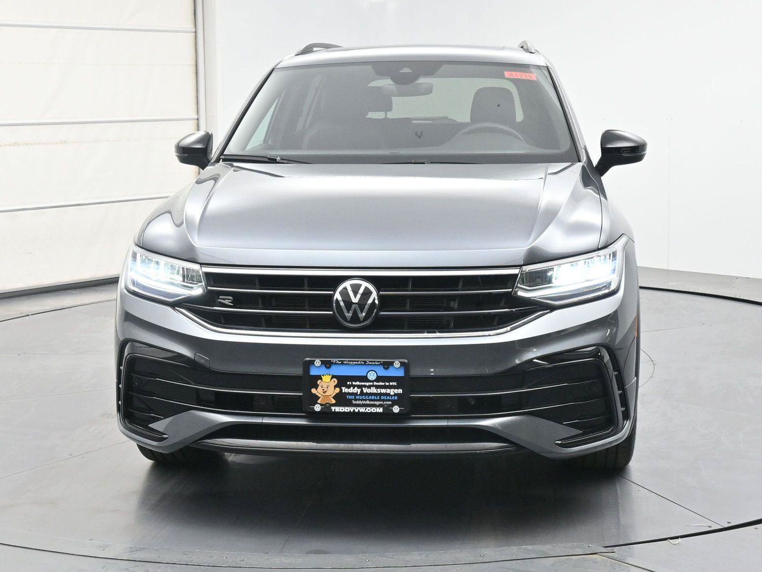 Certified 2024 Volkswagen Tiguan SE R-Line AWD/4WD image 26
