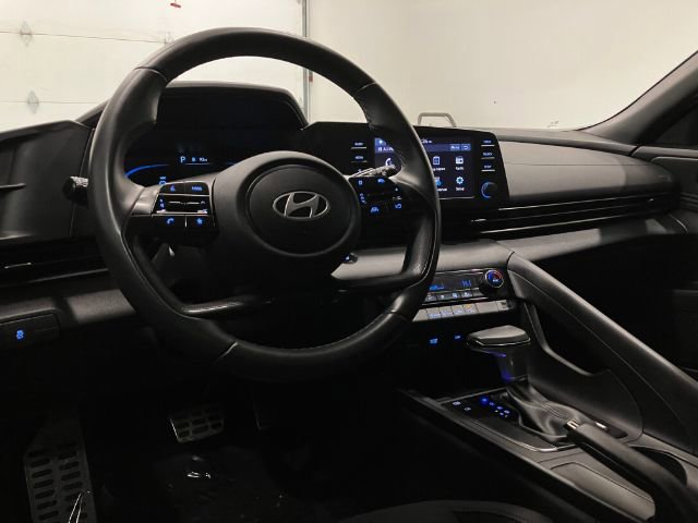 Used 2025 Hyundai Elantra Sport image 19