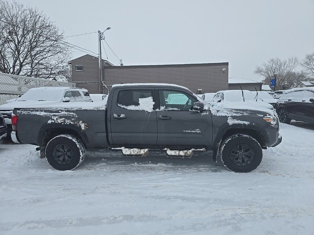 Used 2018 Toyota Tacoma TRD Off-Road image 4