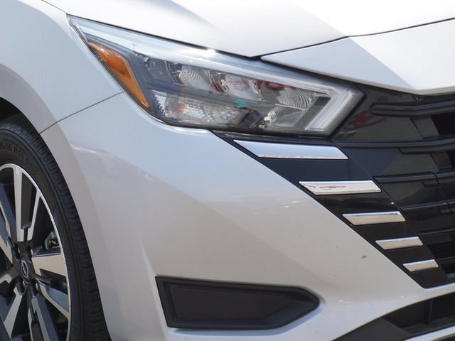 Used 2025 Nissan Versa SV FWD image 3