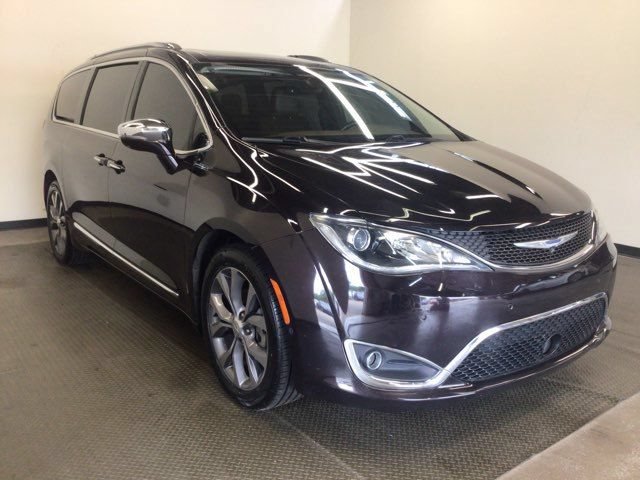 Used 2018 Chrysler Pacifica Limited w/ Tire & Wheel Group